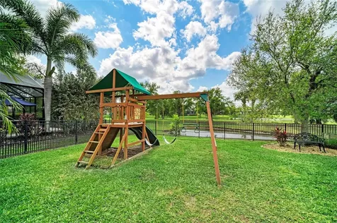 8425 Nandina Drive Sarasota FL 34240