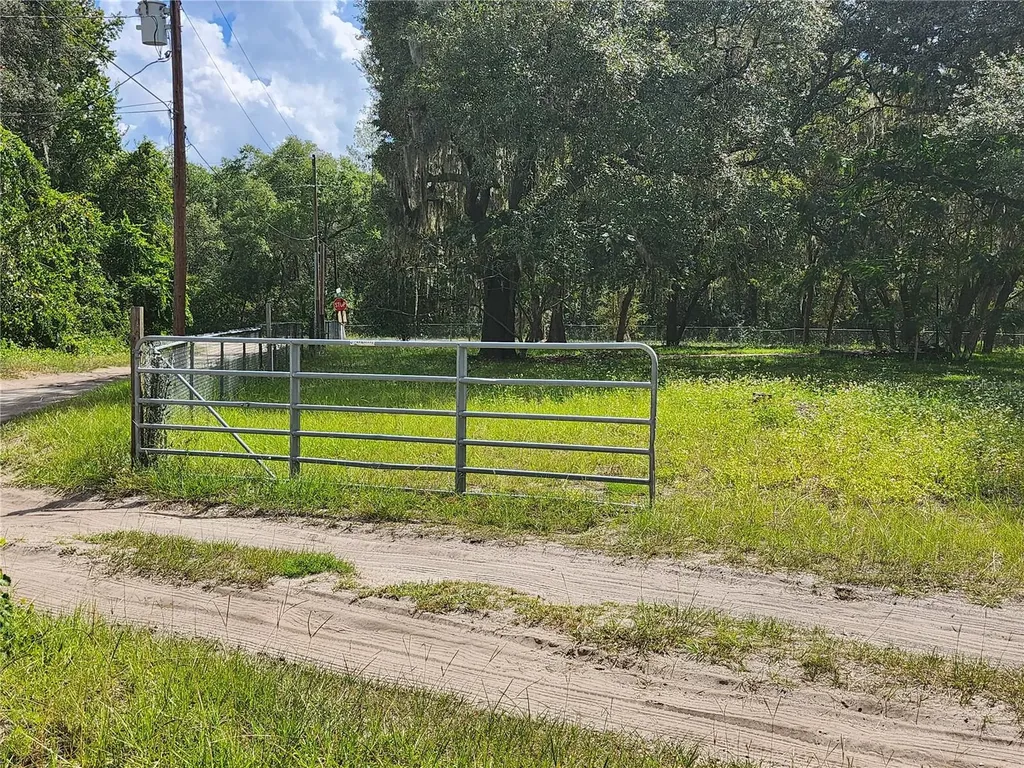 16930 SE 1st Lane Silver Springs FL 34488
