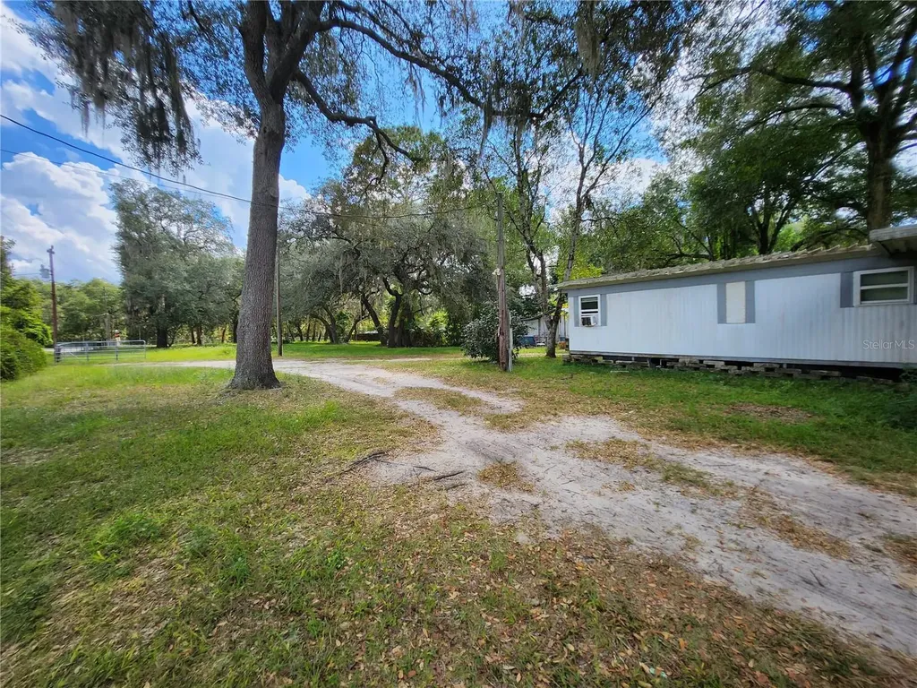 16930 SE 1st Lane Silver Springs FL 34488