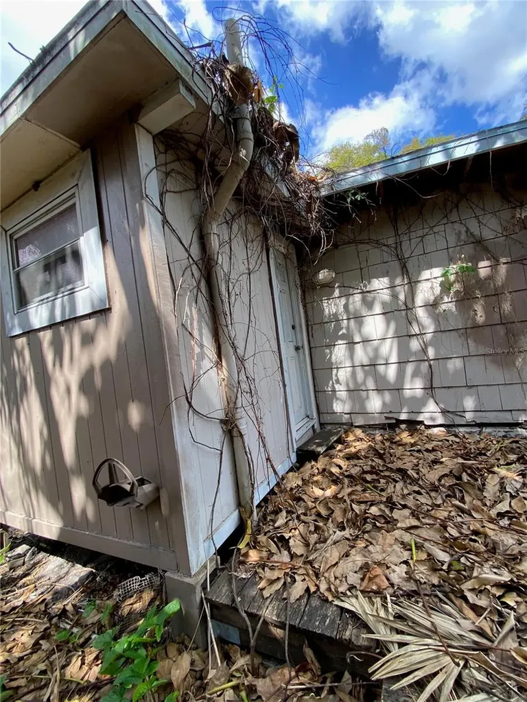 6909 N Navin Avenue Tampa FL 33604