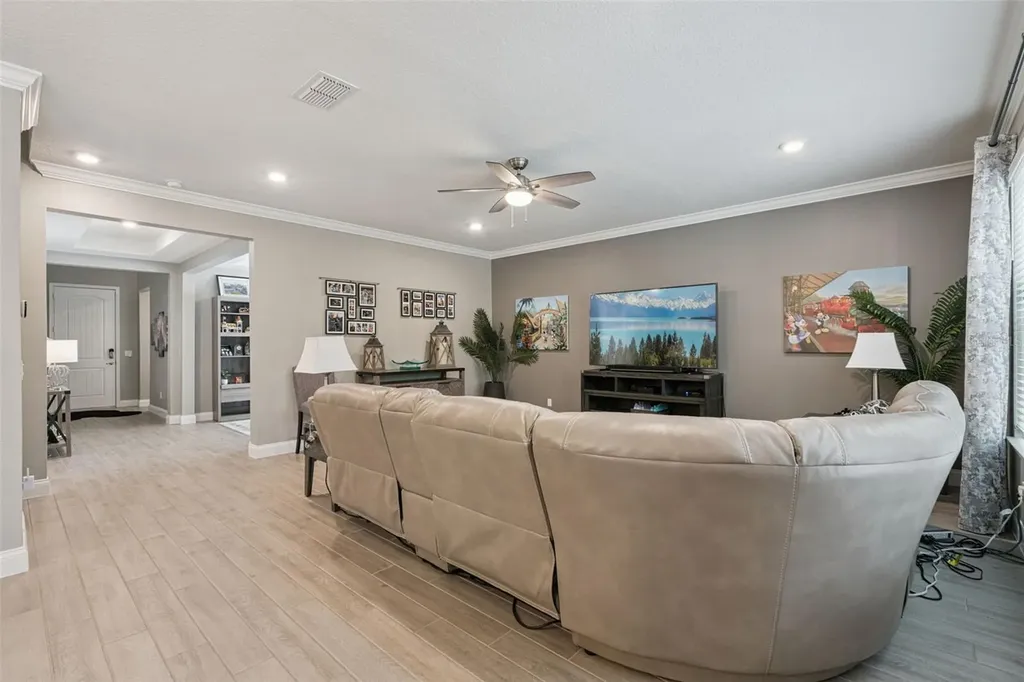 8415 Vivaro Isle Way Windermere FL 34786