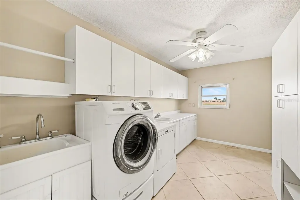 1806 El Rancho Drive Sun City Center FL 33573