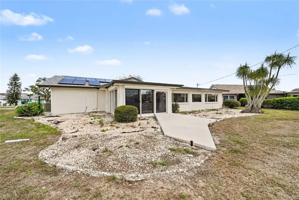 1806 El Rancho Drive Sun City Center FL 33573
