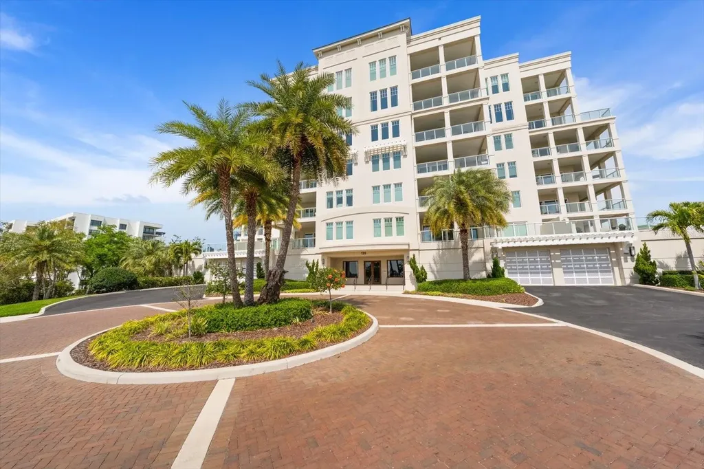 125 Belleview Boulevard Belleair FL 33756