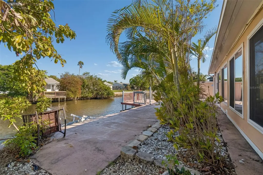 9900 Island Harbor Drive Port Richey FL 34668