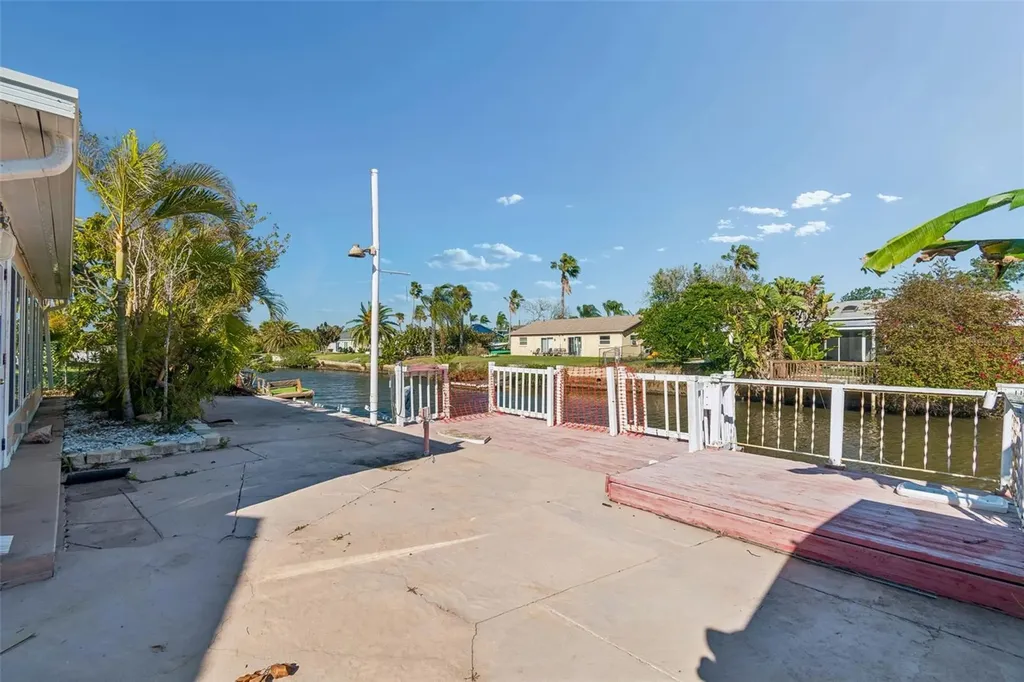 9900 Island Harbor Drive Port Richey FL 34668