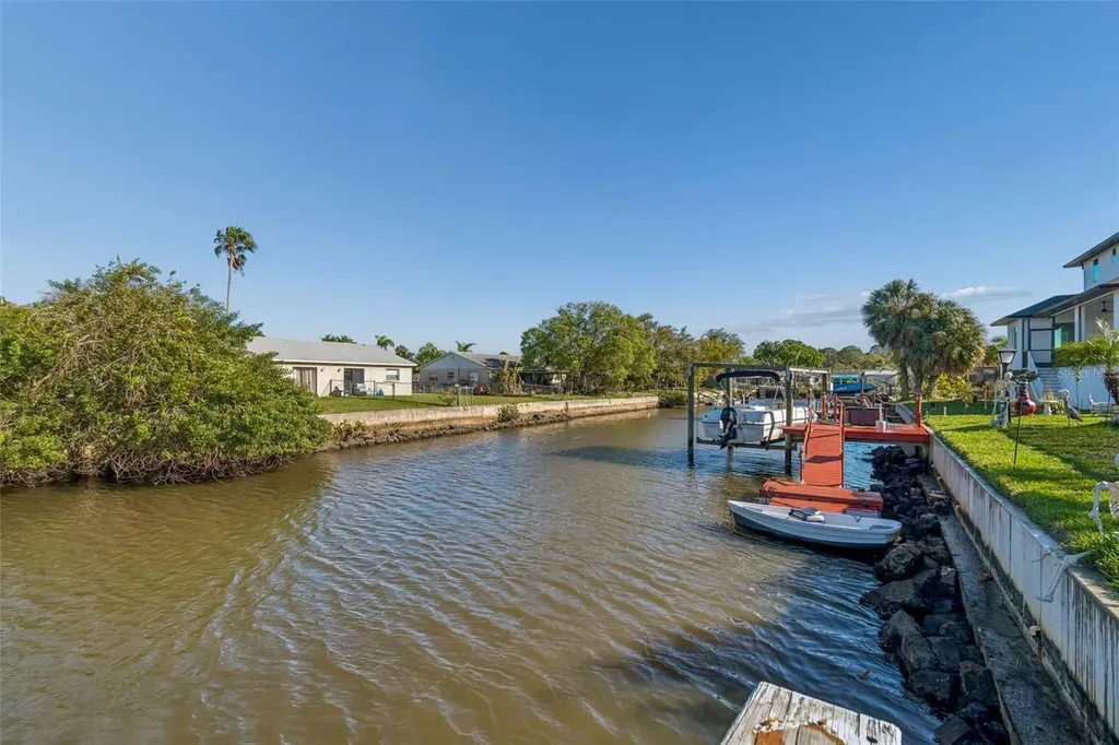 9900 Island Harbor Drive Port Richey FL 34668