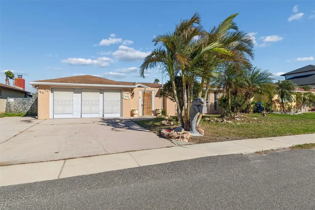 9900 Island Harbor Drive Port Richey FL 34668