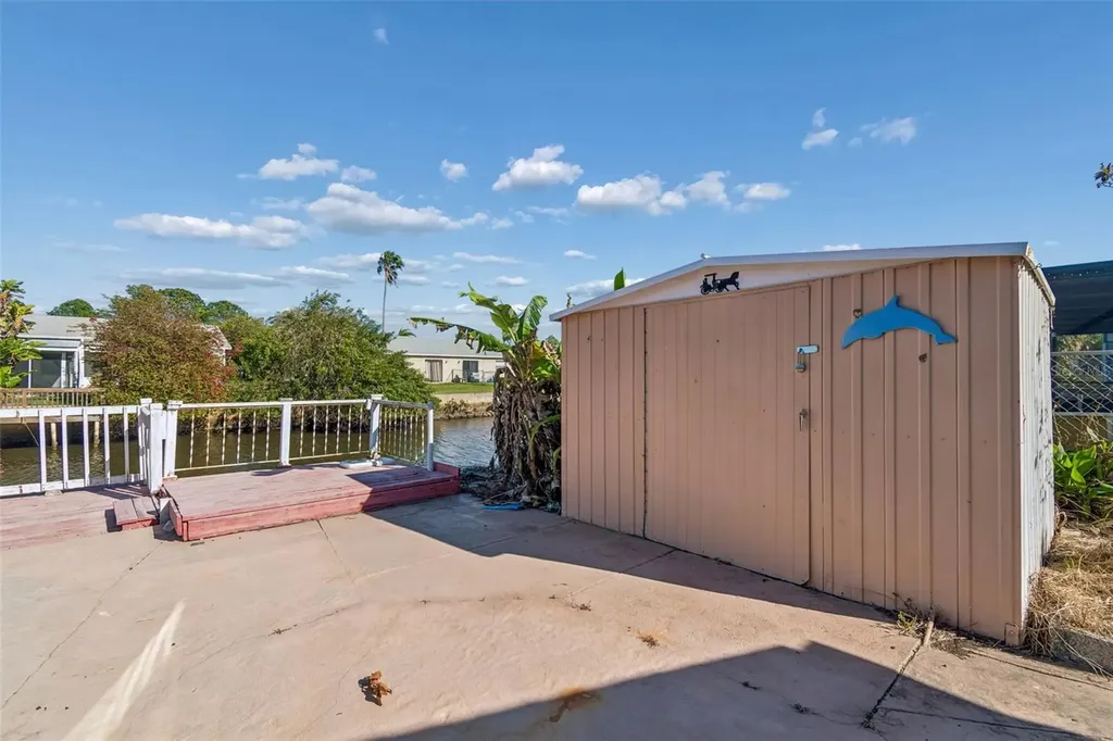 9900 Island Harbor Drive Port Richey FL 34668