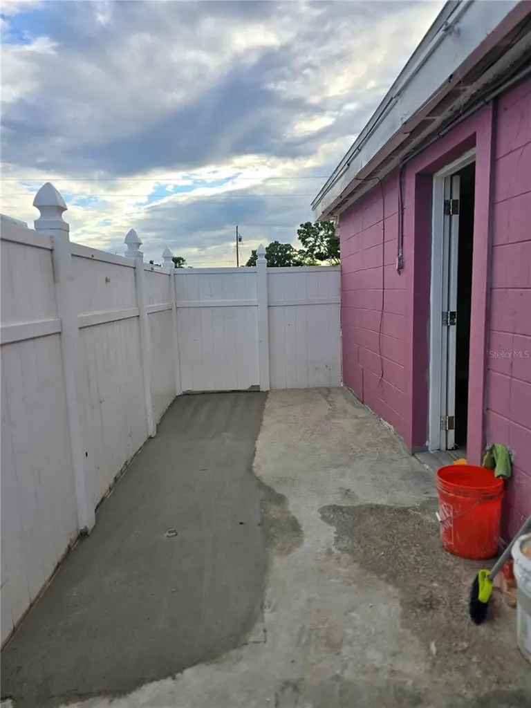 6217 Blossom Avenue Tampa FL 33614