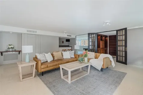 77 C.king's Court San Juan PR 00911