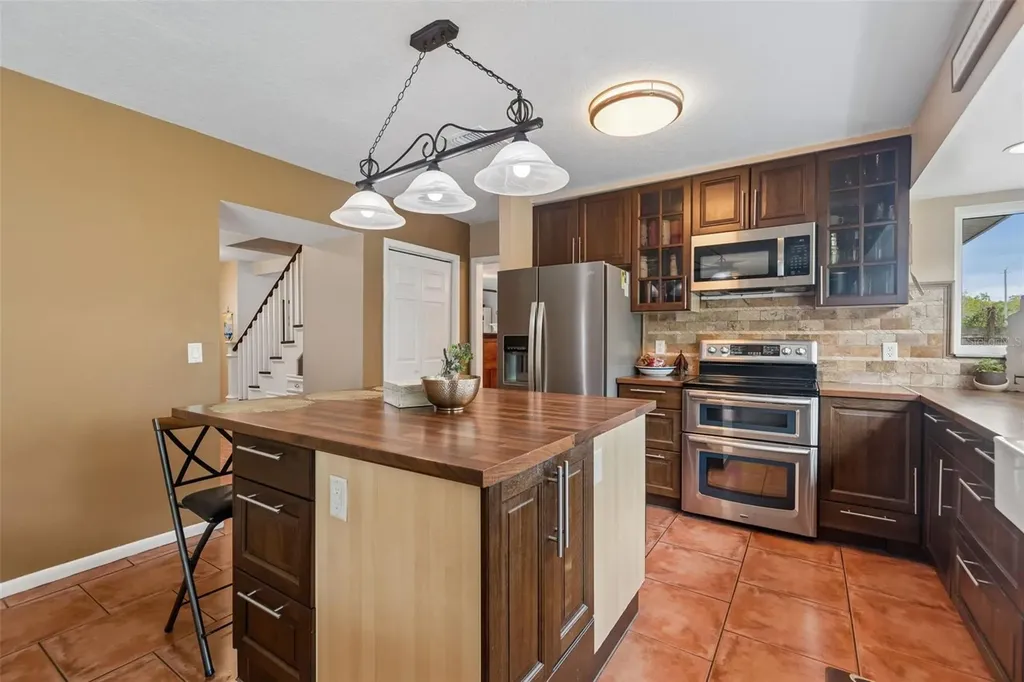 6815 Mitchell Circle Tampa FL 33634