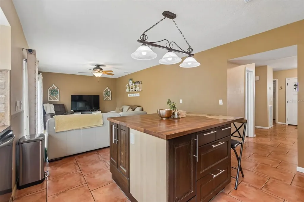6815 Mitchell Circle Tampa FL 33634