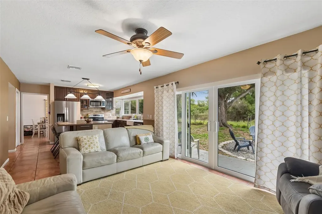 6815 Mitchell Circle Tampa FL 33634