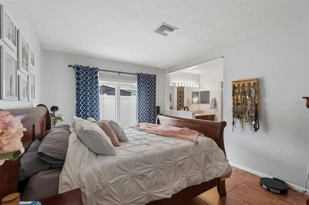 6815 Mitchell Circle Tampa FL 33634