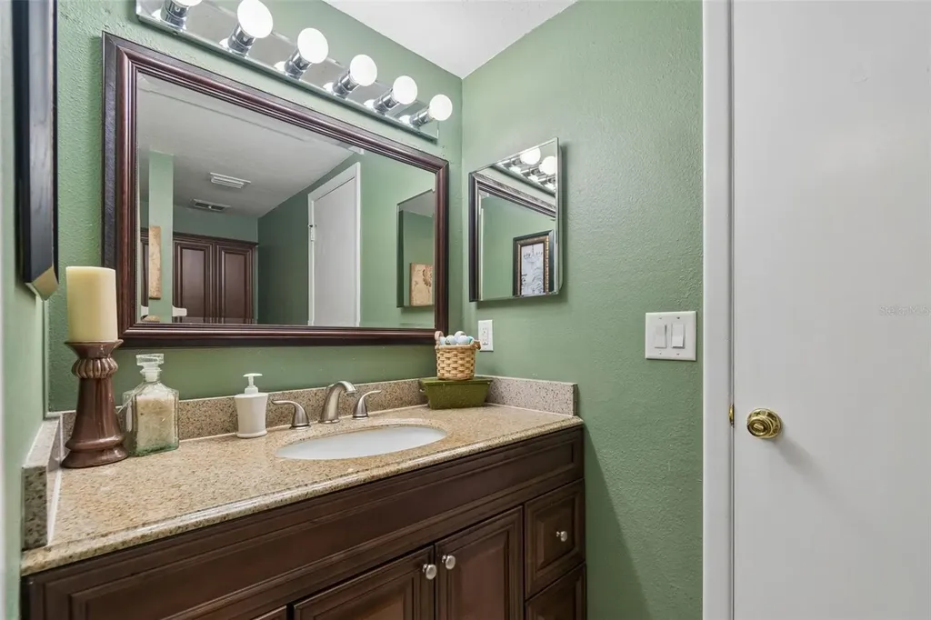 6815 Mitchell Circle Tampa FL 33634