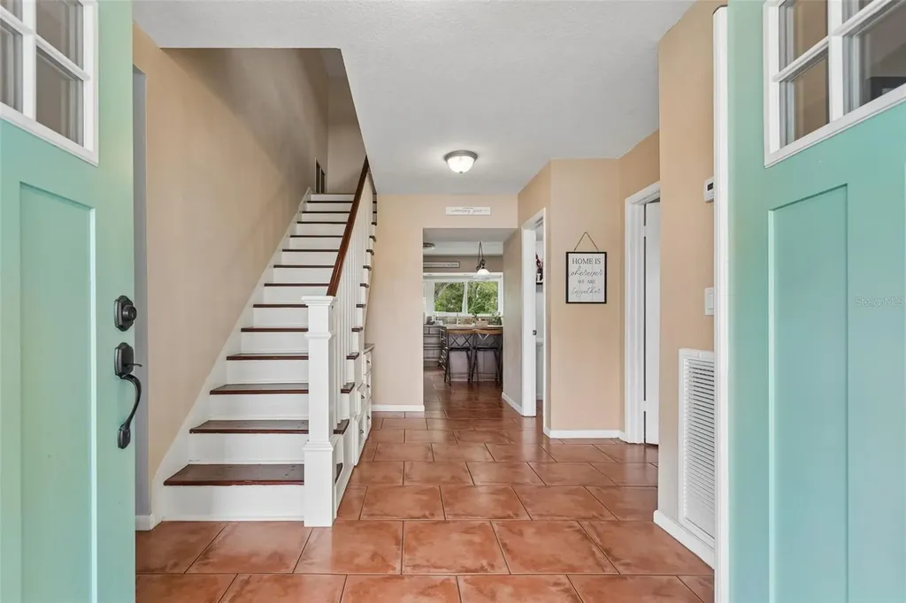 6815 Mitchell Circle Tampa FL 33634