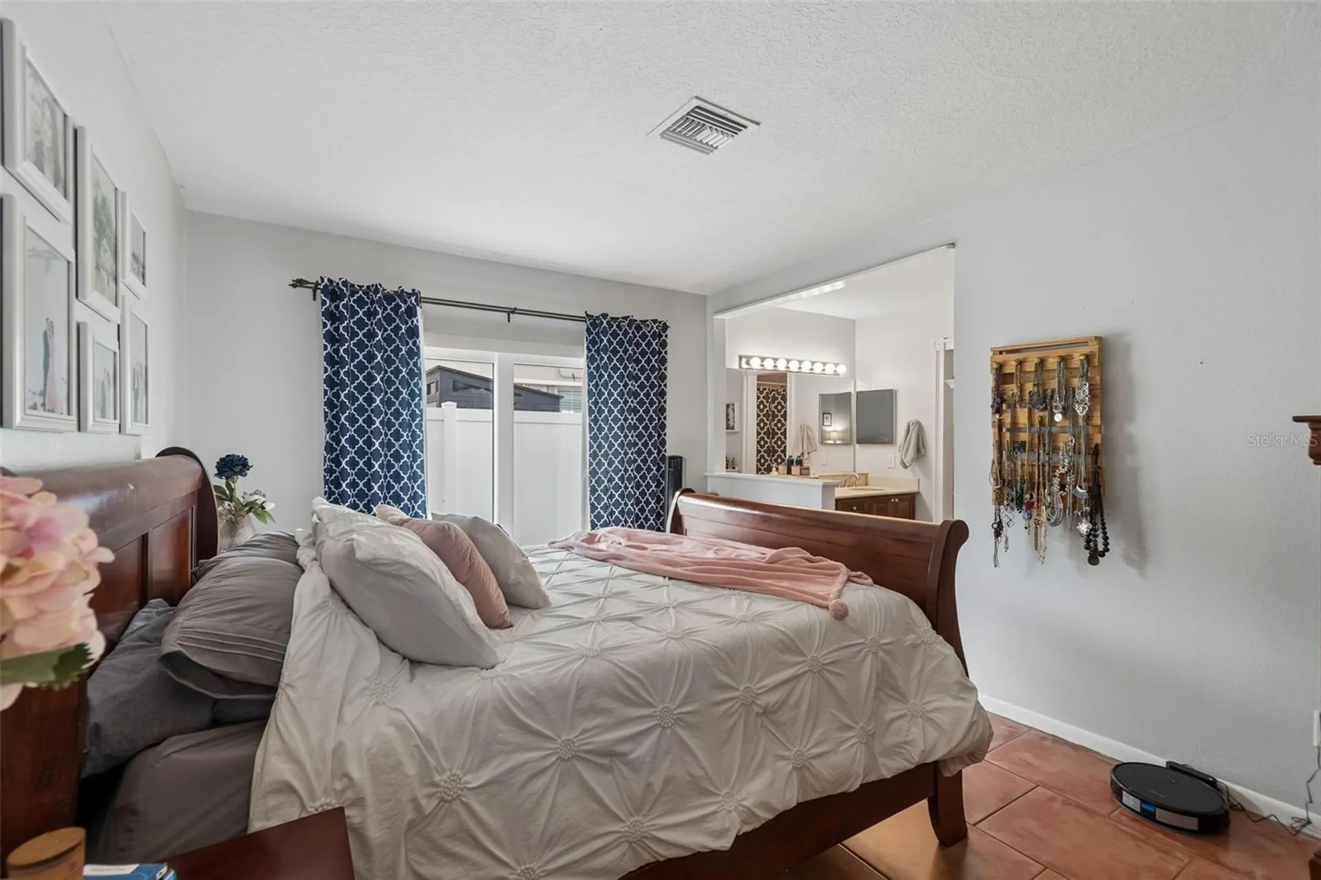 6815 Mitchell Circle Tampa FL 33634