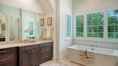 4127 Founders Club Drive Sarasota FL 34240