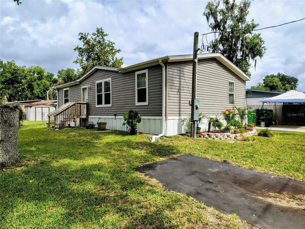 1912 Cr 439c Lake Panasoffkee FL 33538