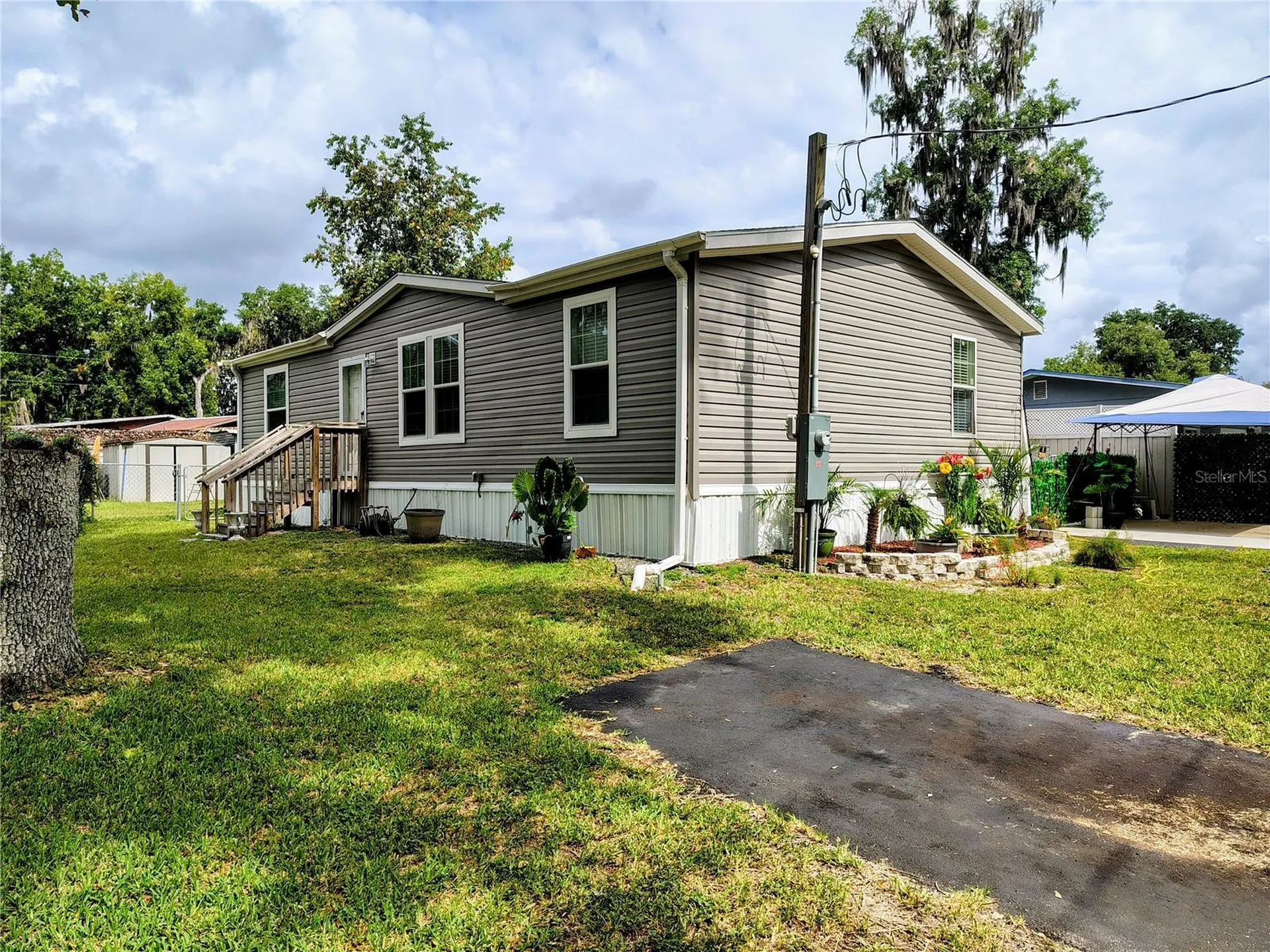 1912 Cr 439c Lake Panasoffkee FL 33538