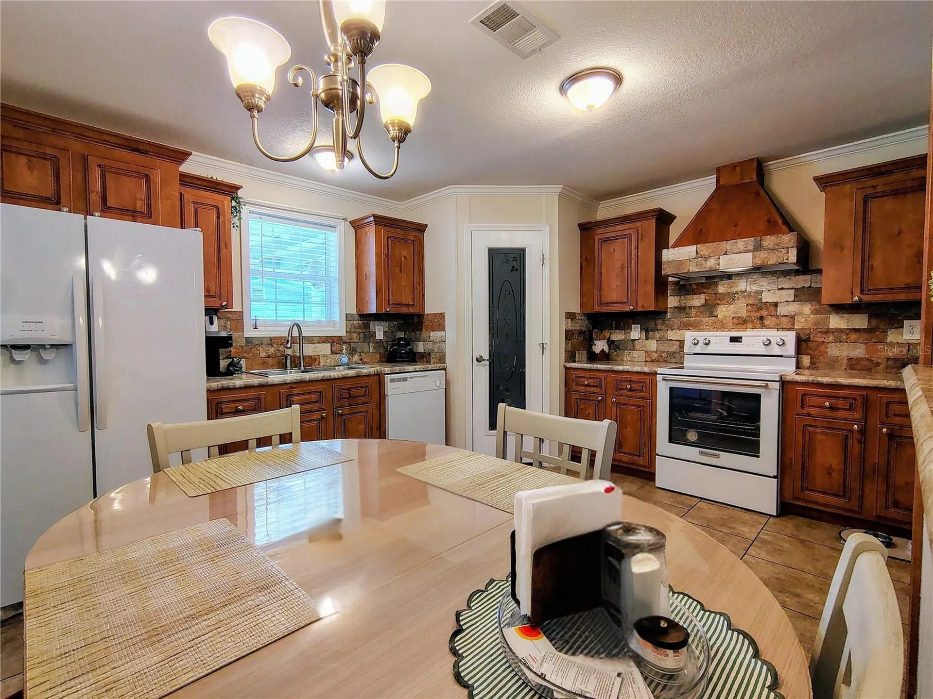 1912 Cr 439c Lake Panasoffkee FL 33538
