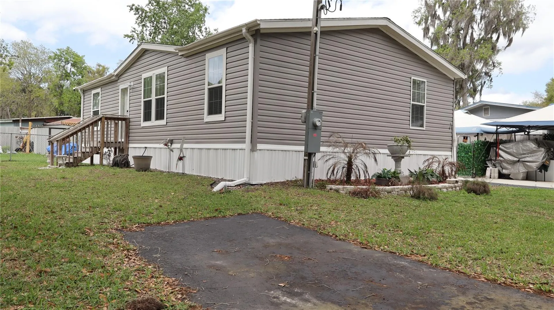 1912 Cr 439c Lake Panasoffkee FL 33538
