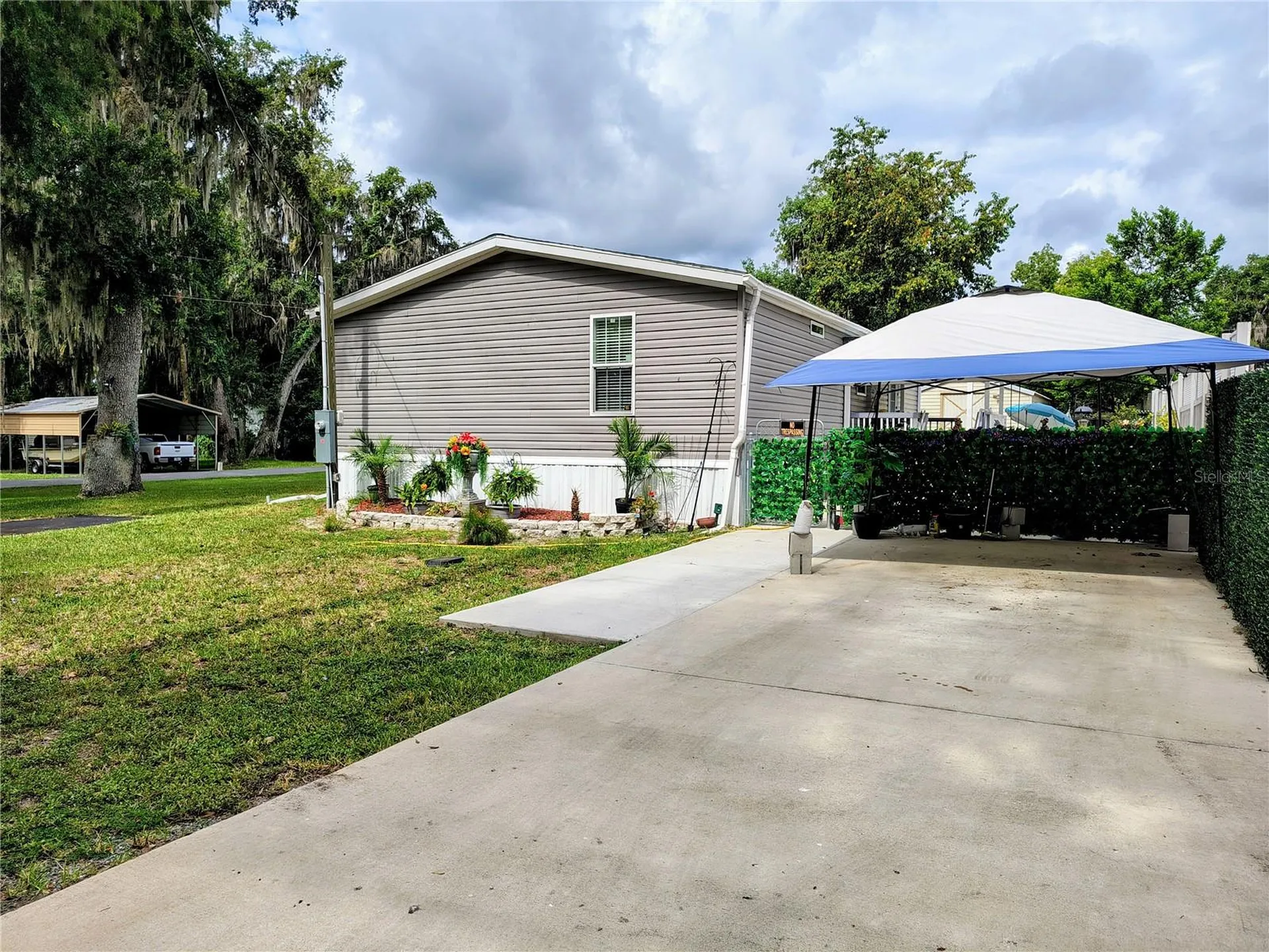 1912 Cr 439c Lake Panasoffkee FL 33538
