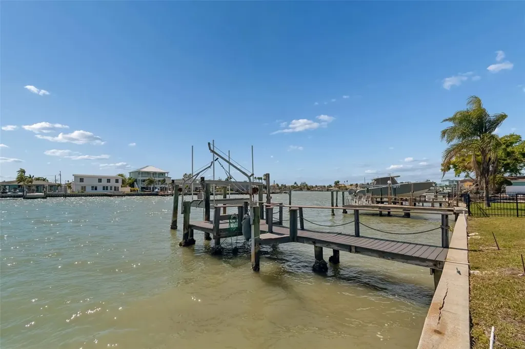 16108 5th Street E Redington Beach FL 33708