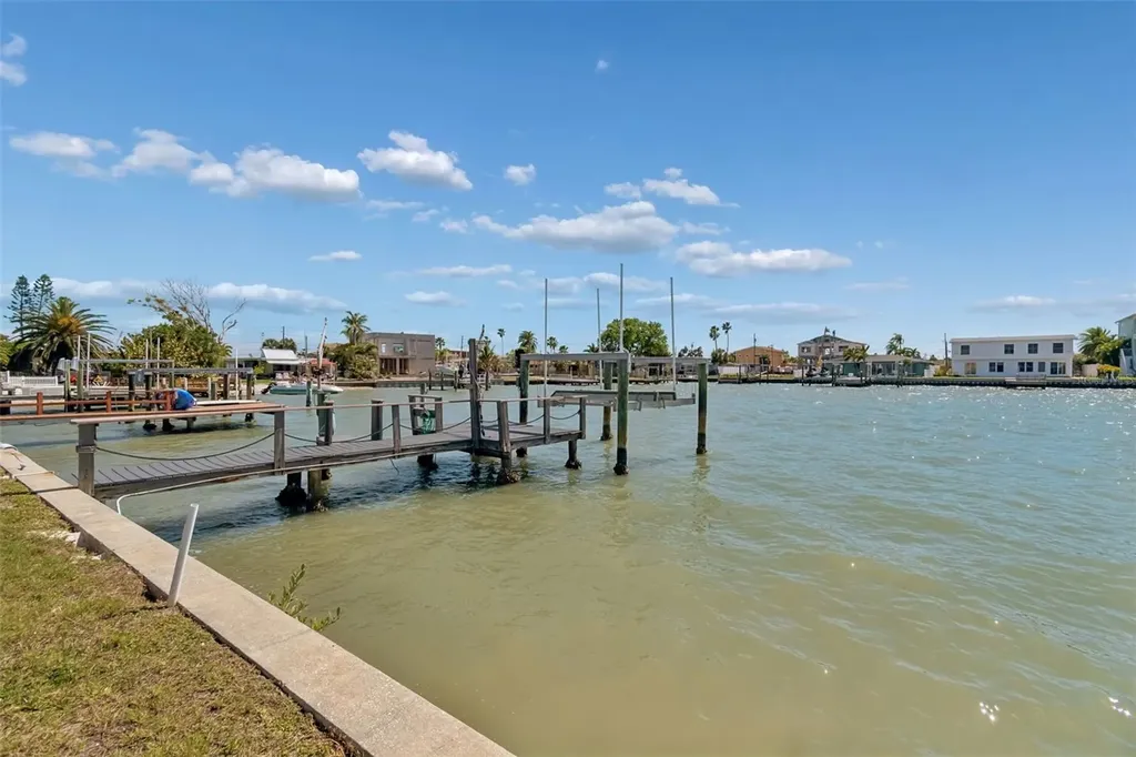 16108 5th Street E Redington Beach FL 33708