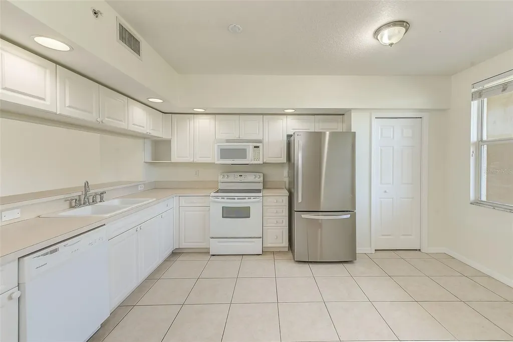 960 Starkey Road Largo FL 33771
