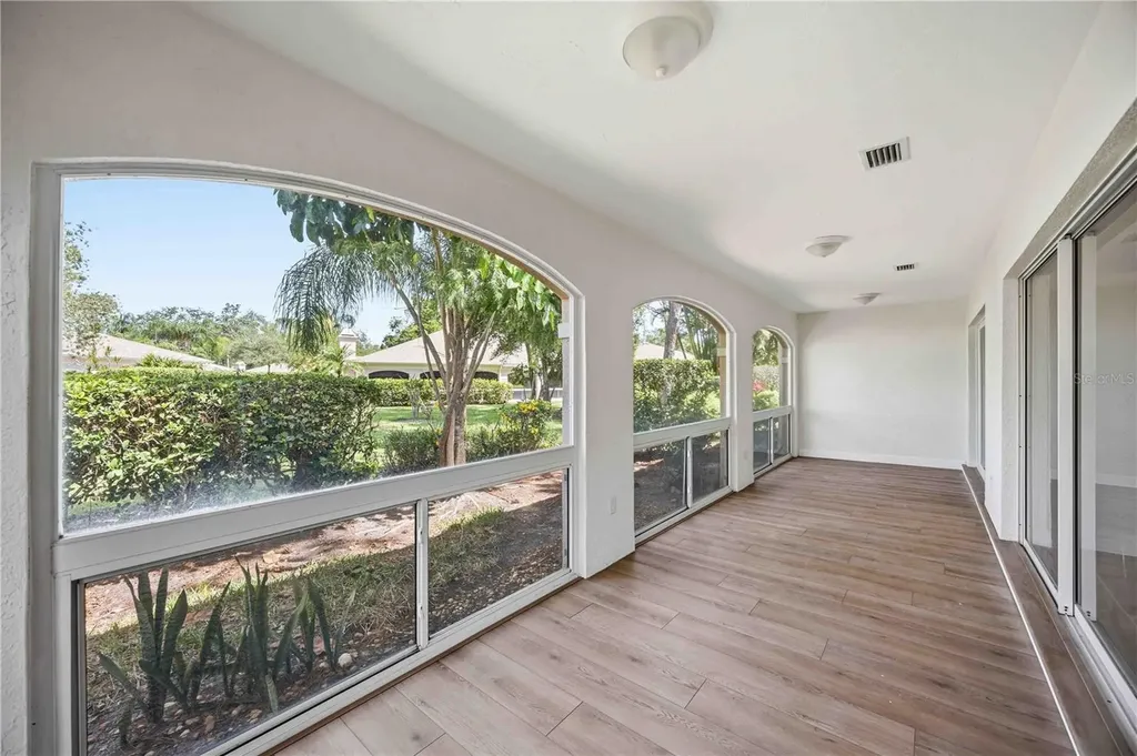 5526 Chanteclaire Sarasota FL 34235