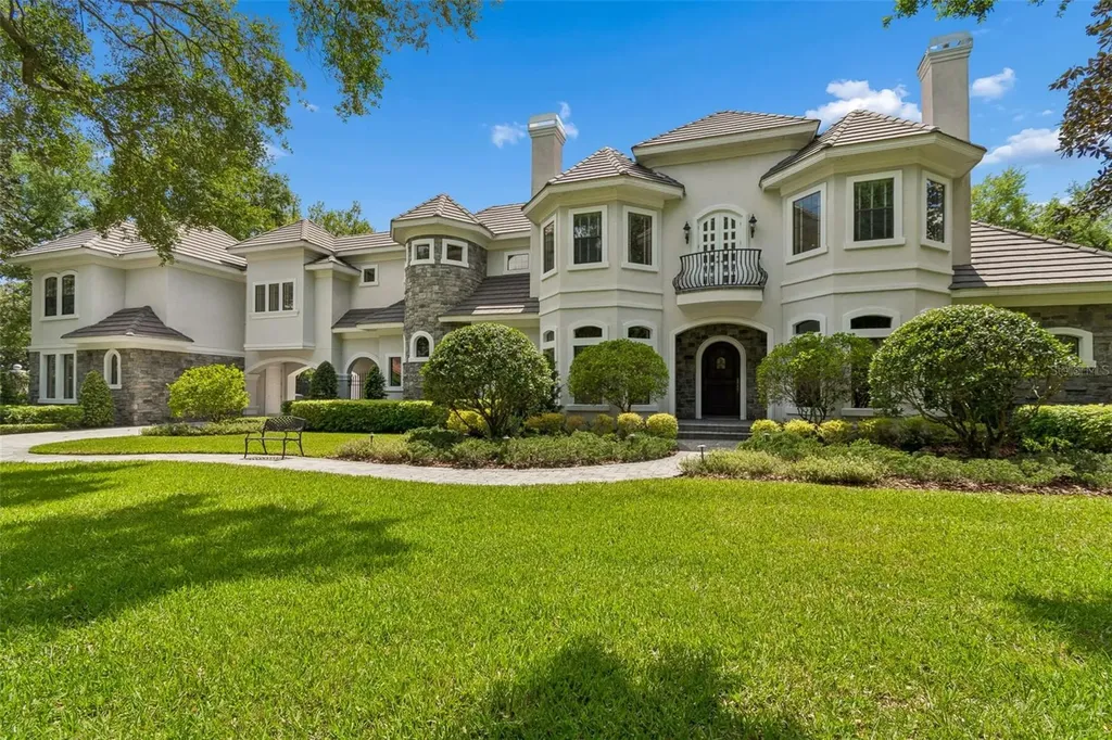 702 Berrocales De Avila Tampa FL 33613