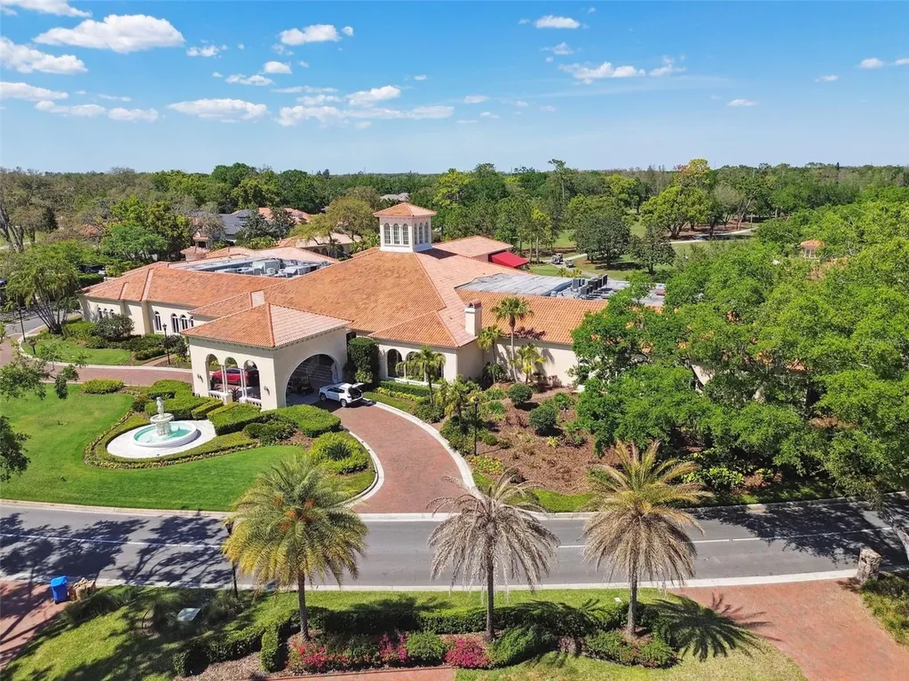 702 Berrocales De Avila Tampa FL 33613