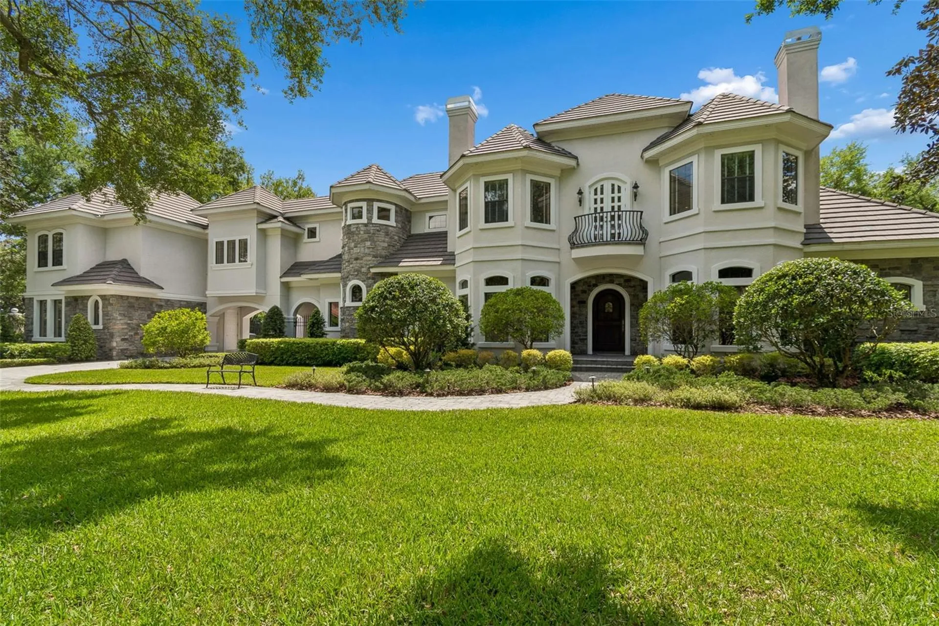 702 Berrocales De Avila Tampa FL 33613