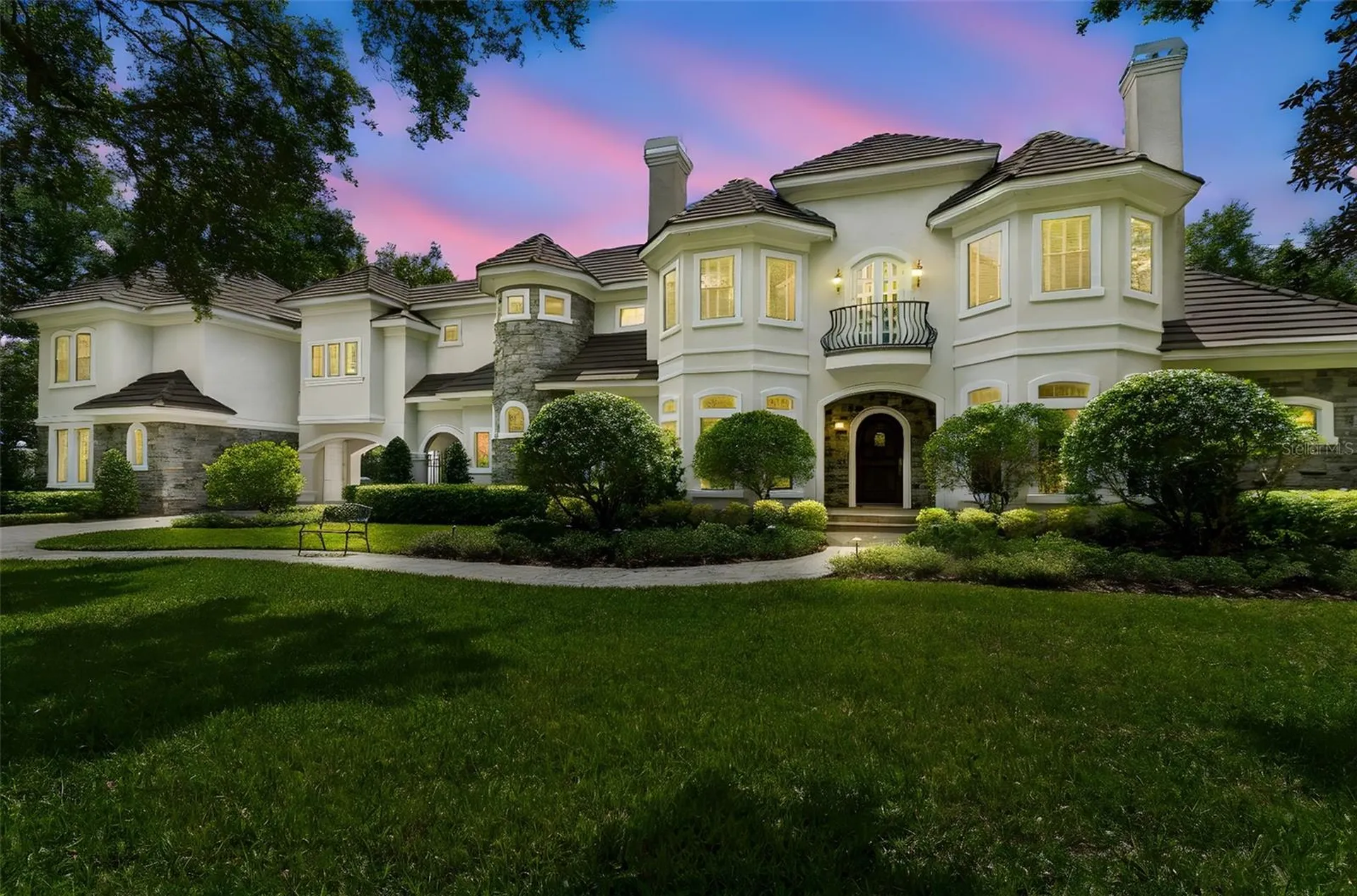 702 Berrocales De Avila Tampa FL 33613