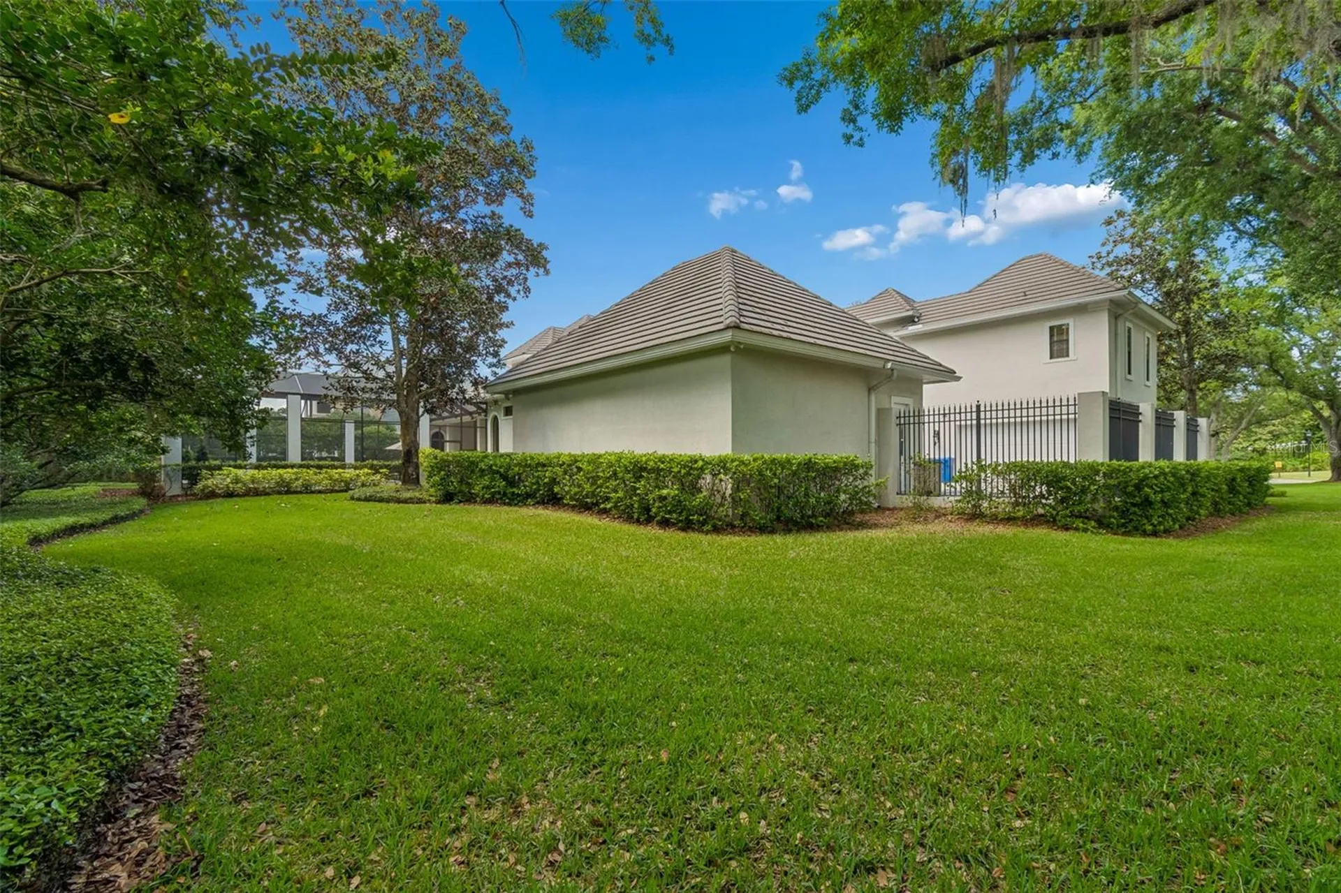 702 Berrocales De Avila Tampa FL 33613