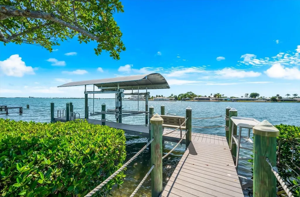 1600 New Point Comfort Road Englewood FL 34223