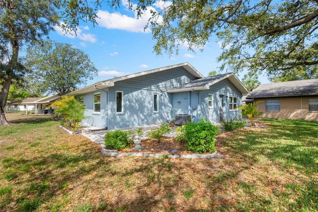 1904 Canterbury Lane Sun City Center FL 33573