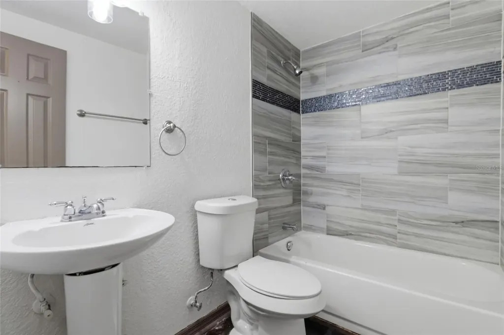 2828 N Elmore Avenue Tampa FL 33602
