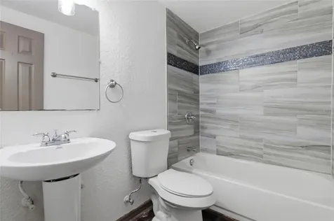 2828 N Elmore Avenue Tampa FL 33602