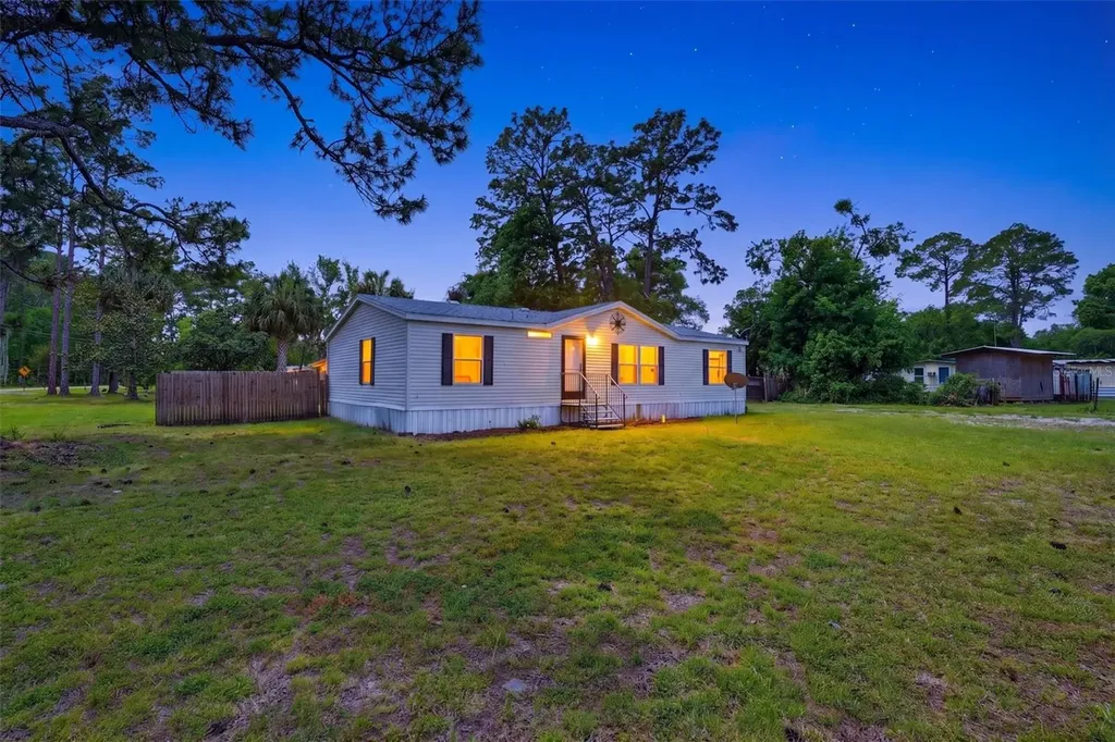 11720 NE 19th Street Silver Springs FL 34488