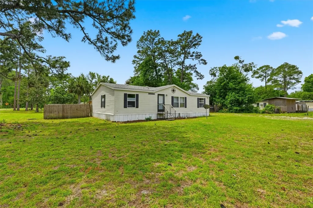 11720 NE 19th Street Silver Springs FL 34488