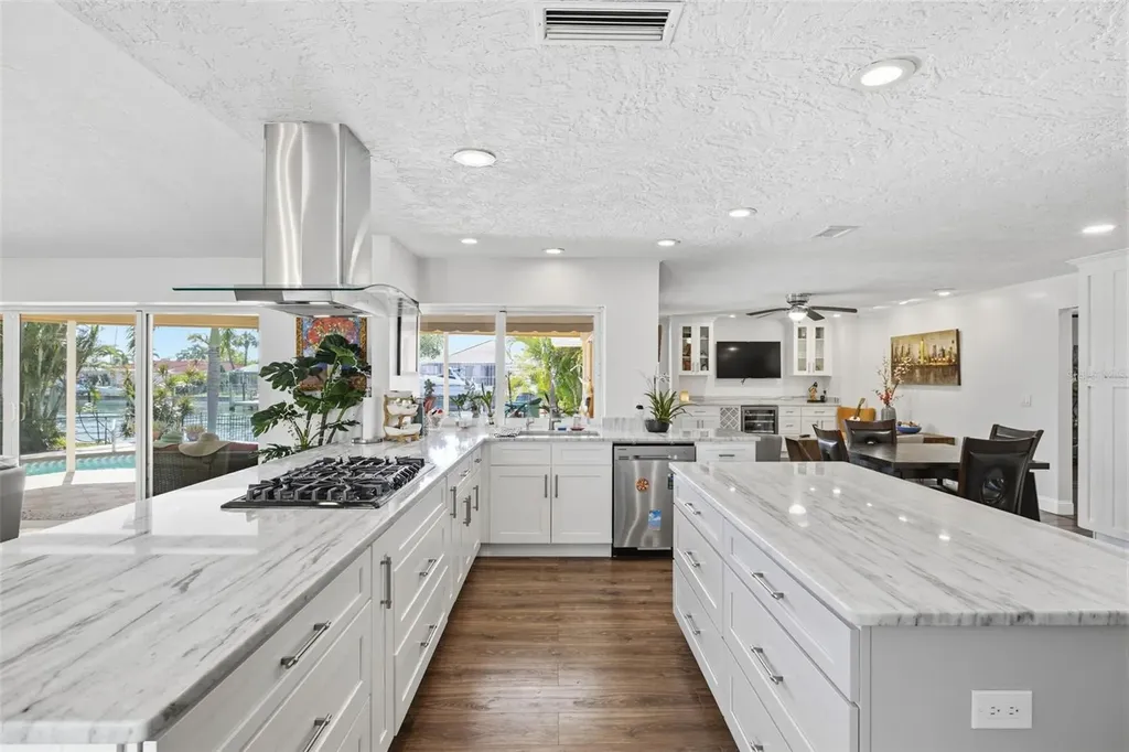 1997 Hawaii Avenue NE St Petersburg FL 33703