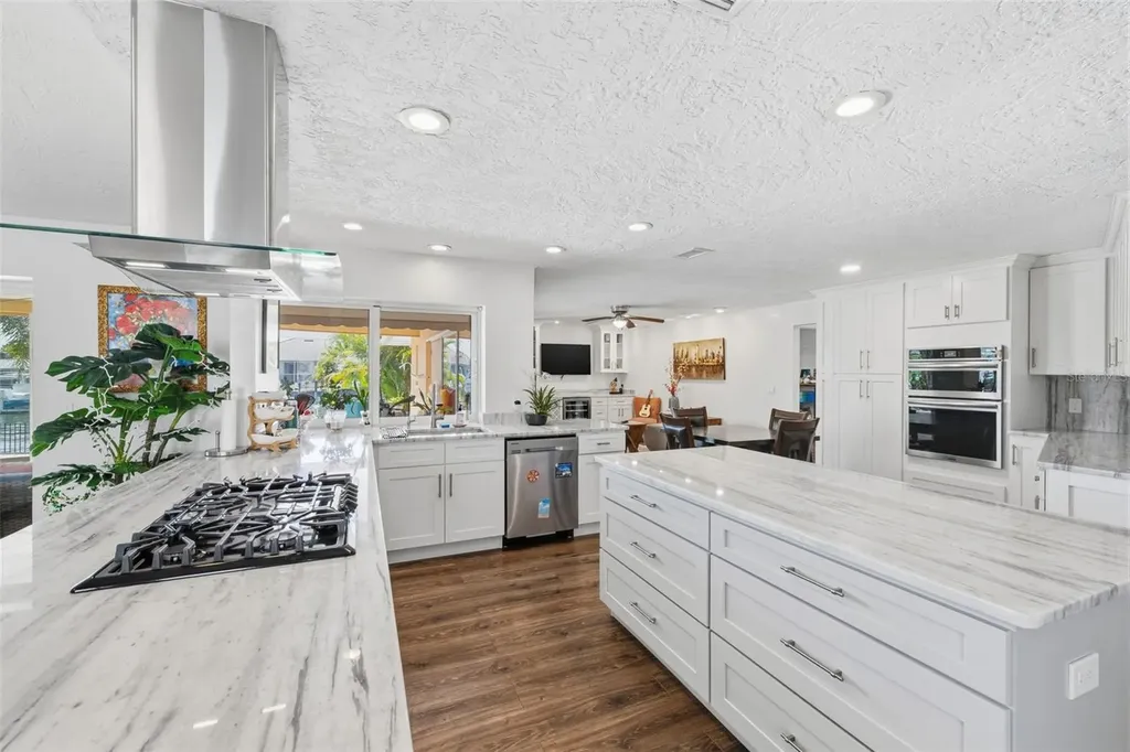 1997 Hawaii Avenue NE St Petersburg FL 33703