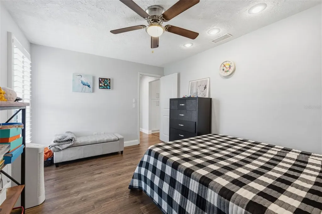 1997 Hawaii Avenue NE St Petersburg FL 33703