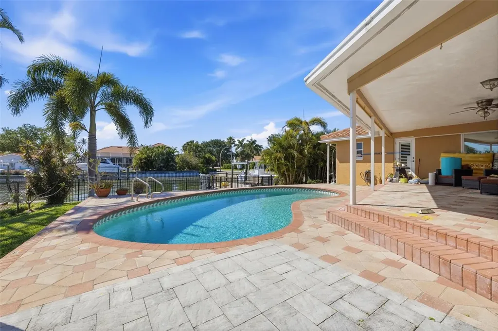 1997 Hawaii Avenue NE St Petersburg FL 33703