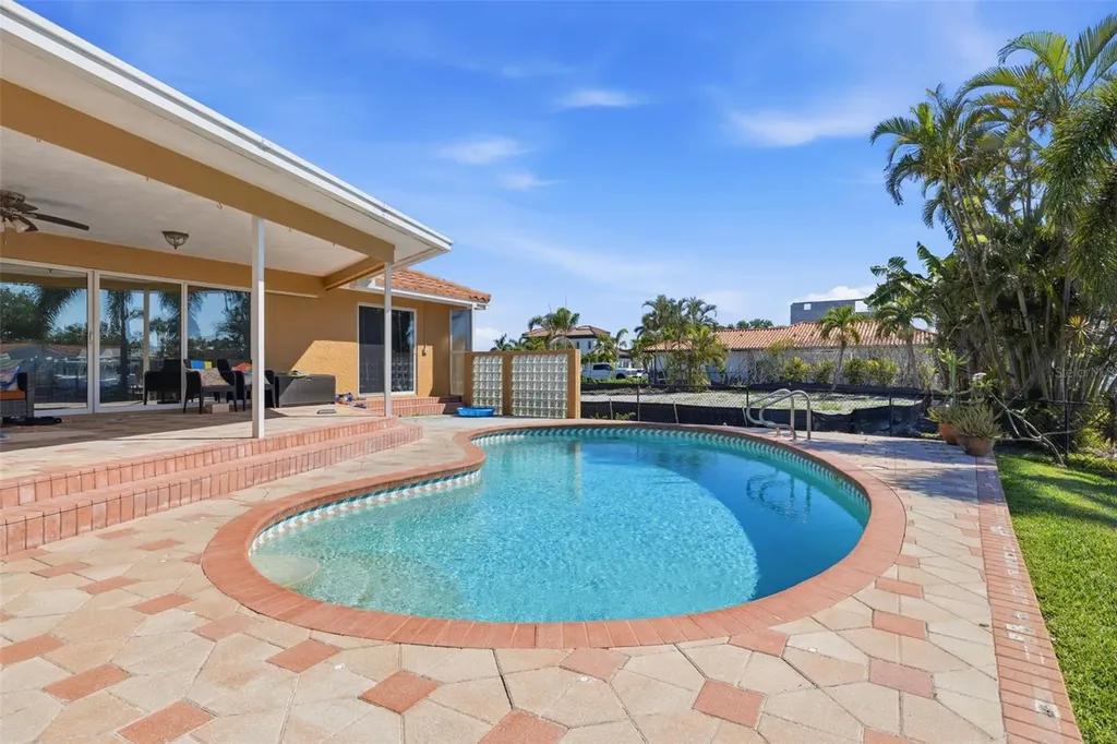 1997 Hawaii Avenue NE St Petersburg FL 33703
