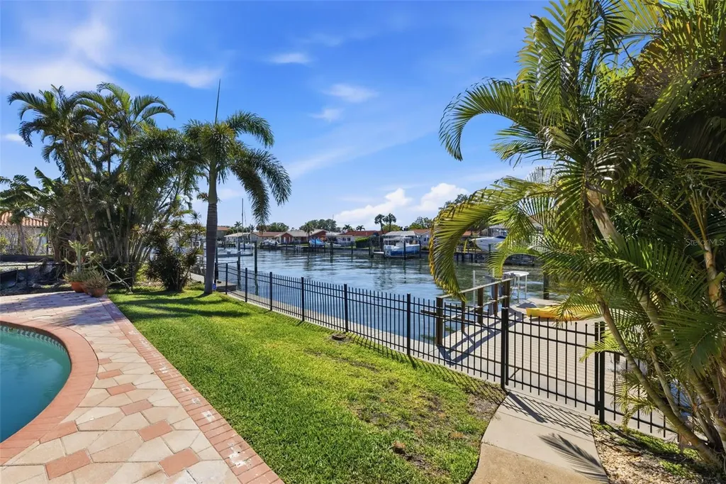 1997 Hawaii Avenue NE St Petersburg FL 33703