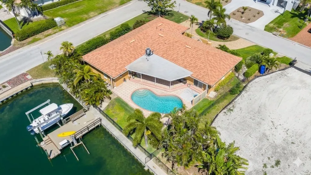 1997 Hawaii Avenue NE St Petersburg FL 33703